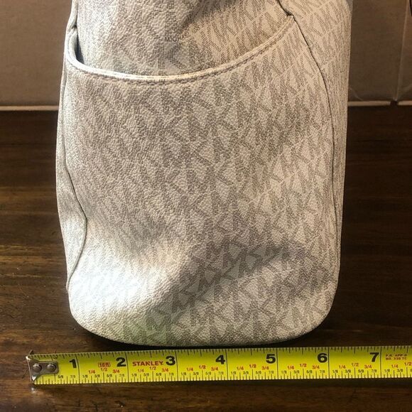 MICHAEL KORS White & Grey Jet Set Coated Canvas and Brown Leather Shoulder Bag - Picture 15 of 17